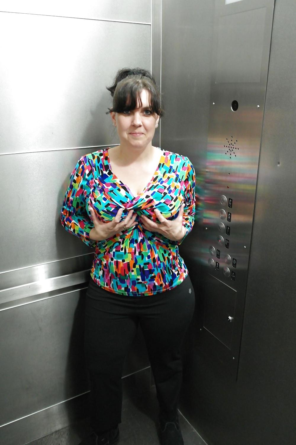 11P Elevator (flashing)
