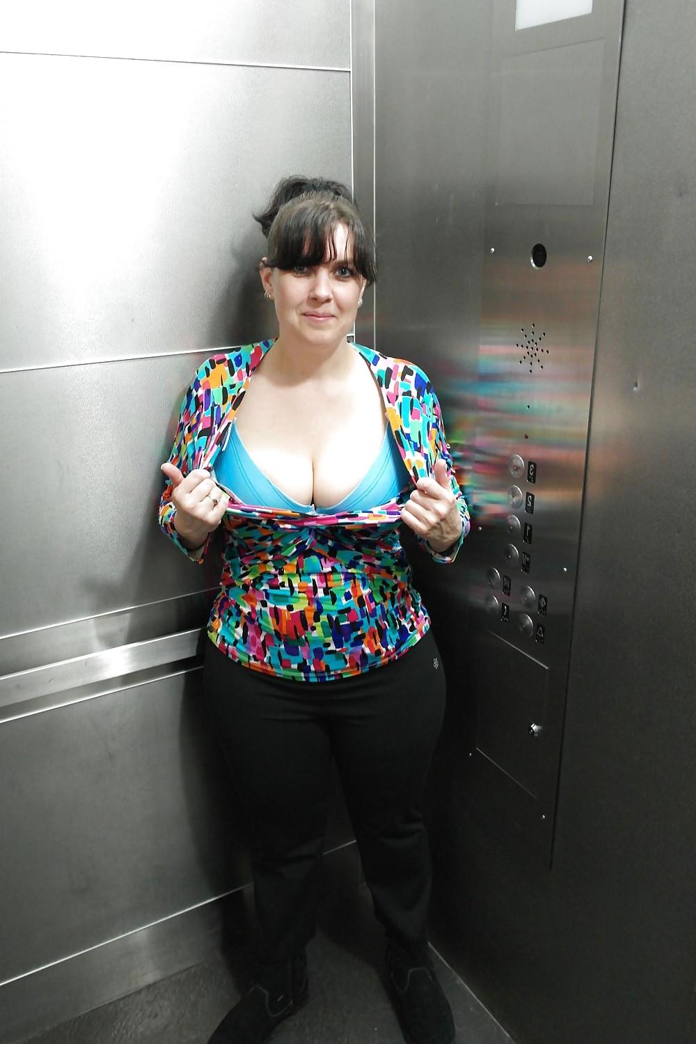 11P Elevator (flashing)