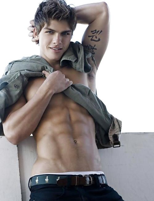 25P What your new gay college roommate should look like