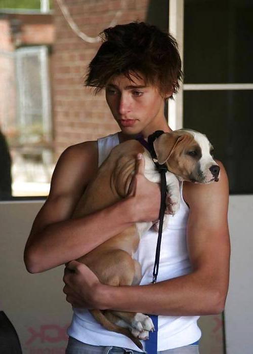 25P What your new gay college roommate should look like