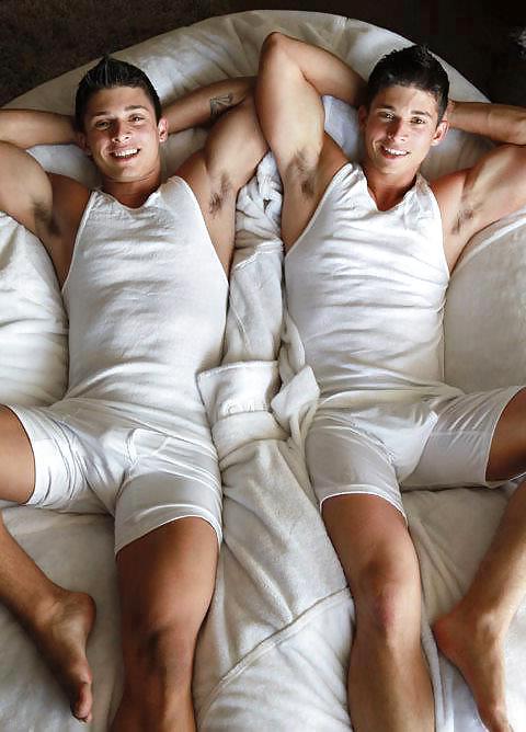 25P What your new gay college roommate should look like