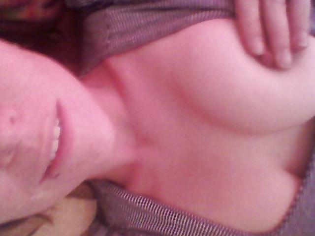 15P Hot pics of a girl I found on a used mobile phone