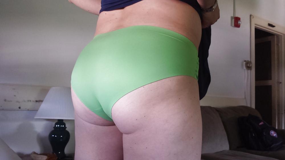 6P Panty wife phone pics 3