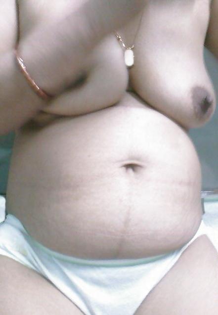 25P Indian mummy with tummy