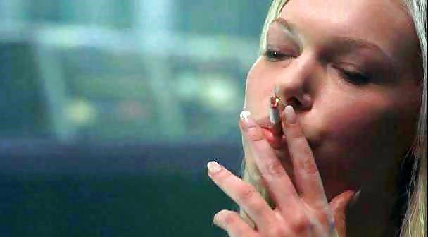 25P Laura Prepon Smoking