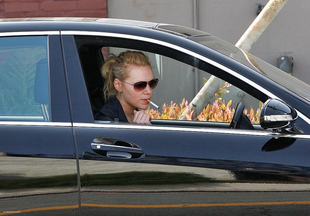 25P Laura Prepon Smoking