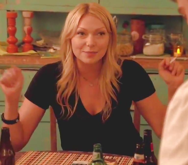 25P Laura Prepon Smoking