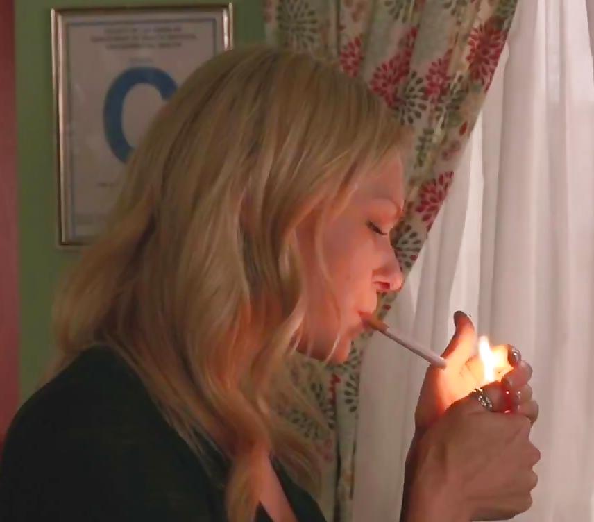 25P Laura Prepon Smoking