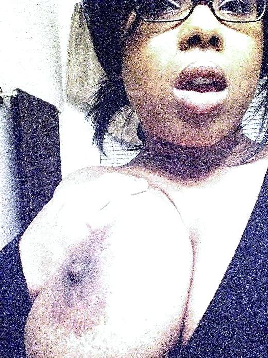 21P Big Tit Ebony Poser