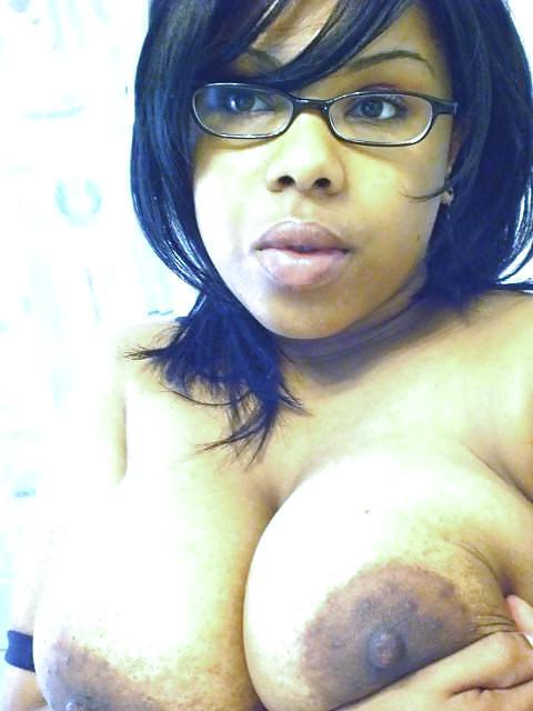 21P Big Tit Ebony Poser