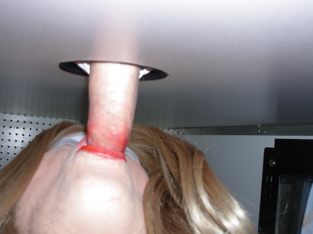 14P TAMMY FELLATRIX AT THE GLORYHOLE