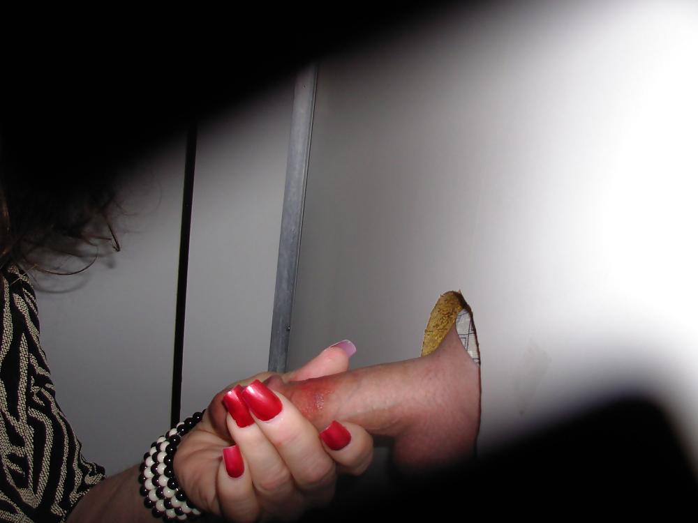 14P TAMMY FELLATRIX AT THE GLORYHOLE