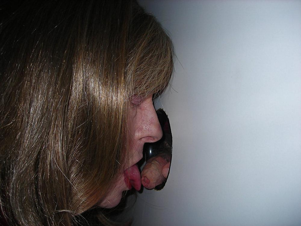 14P TAMMY FELLATRIX AT THE GLORYHOLE