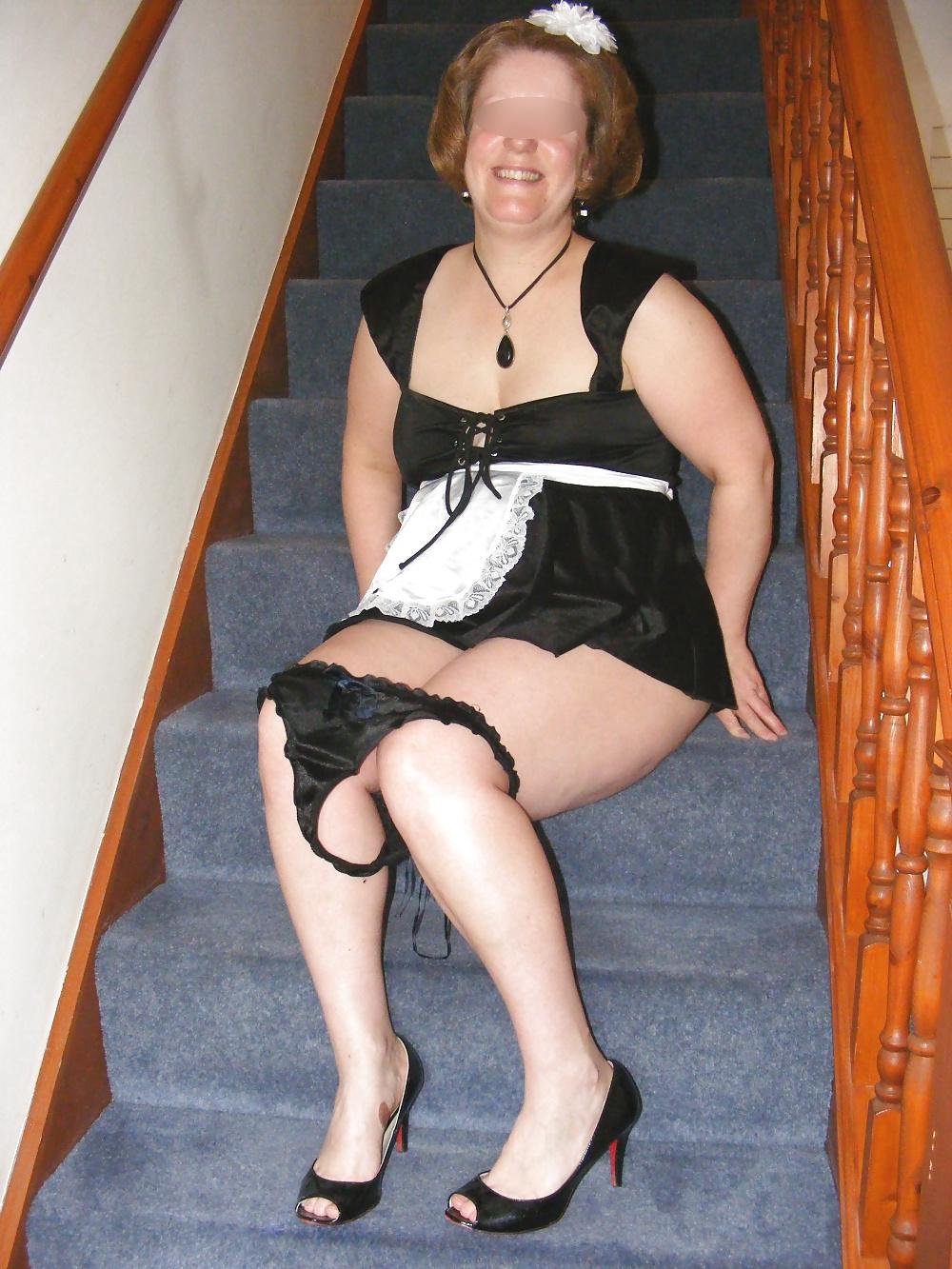 24P Slutty maid at the front door