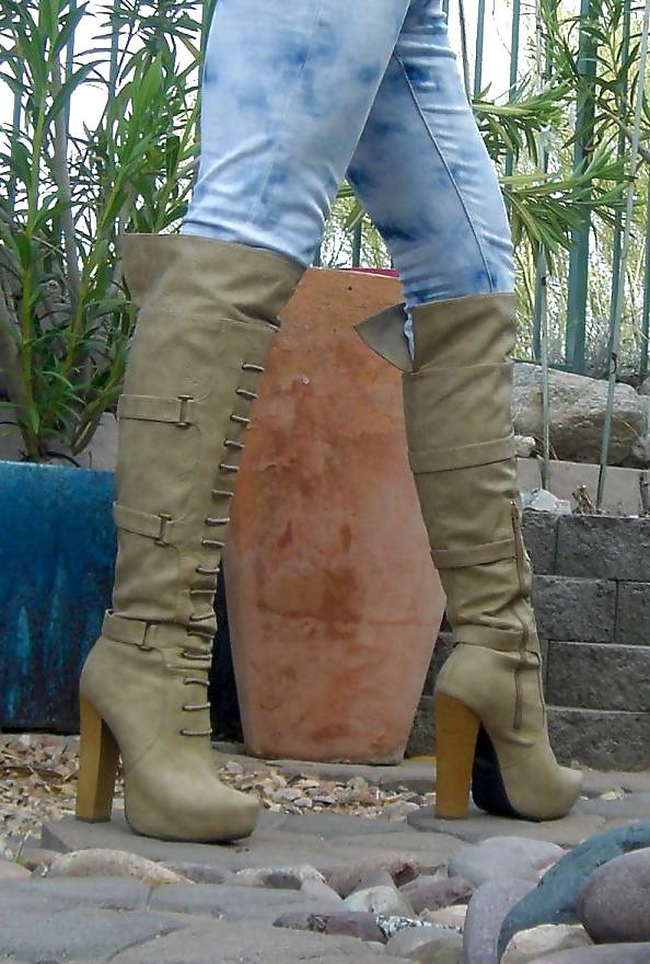 25P Girl In Boots 26