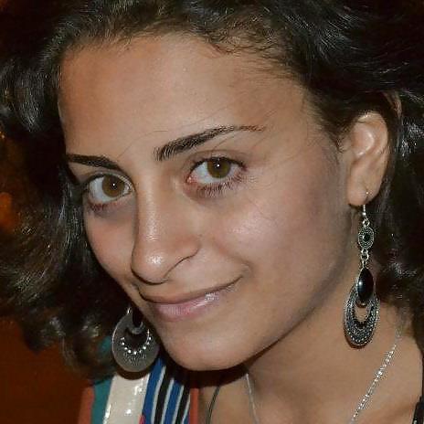 25P Egyptian girl