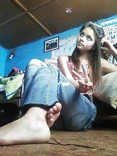 25P Friend's feet