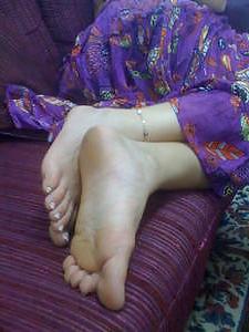 25P Friend's feet