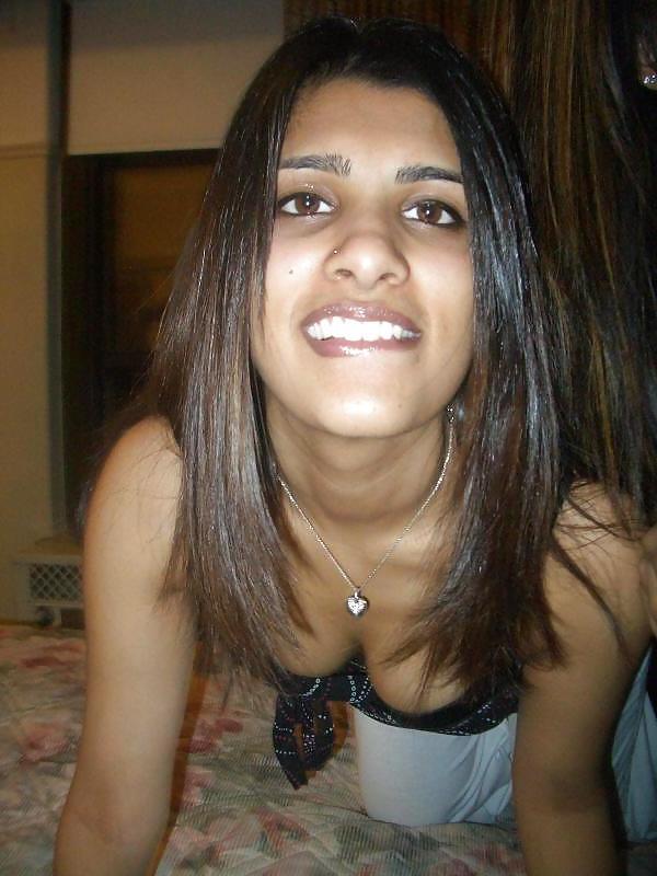23P Hot Indian Desi Amateur Babes