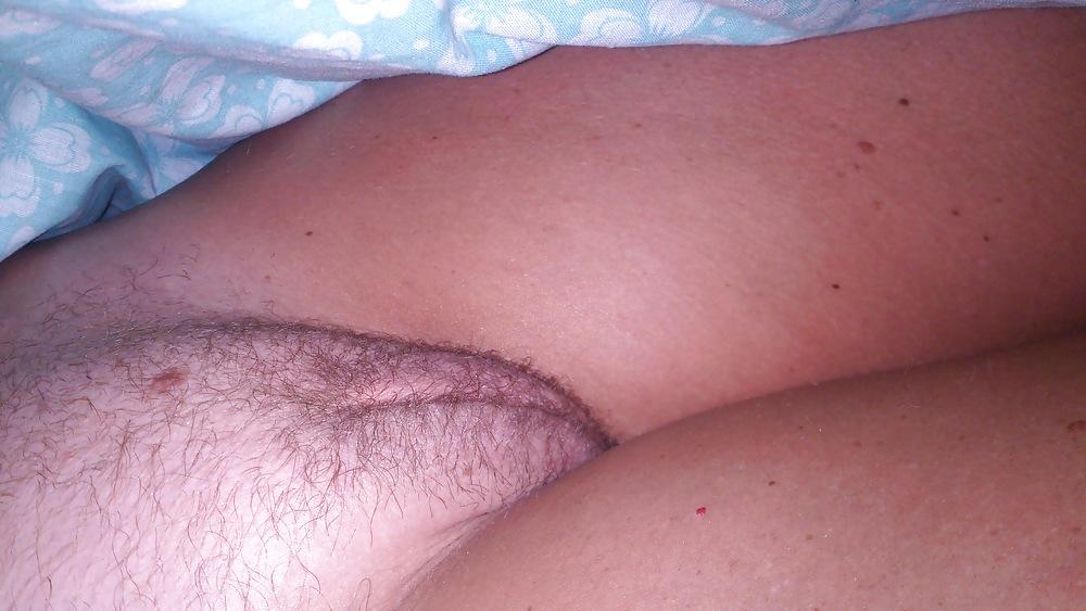 10P Hairy pussy closeup
