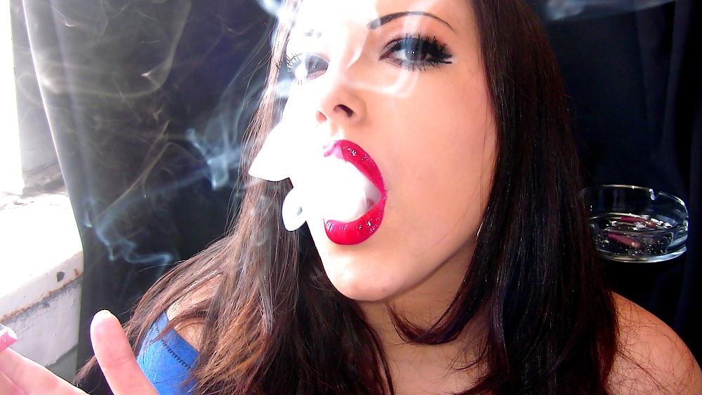 21P Smoking Sluts
