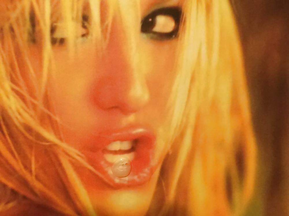 12P Britney Spears: Closeup Cum Drenching