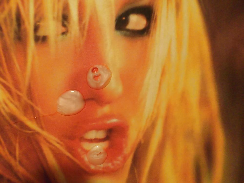 12P Britney Spears: Closeup Cum Drenching