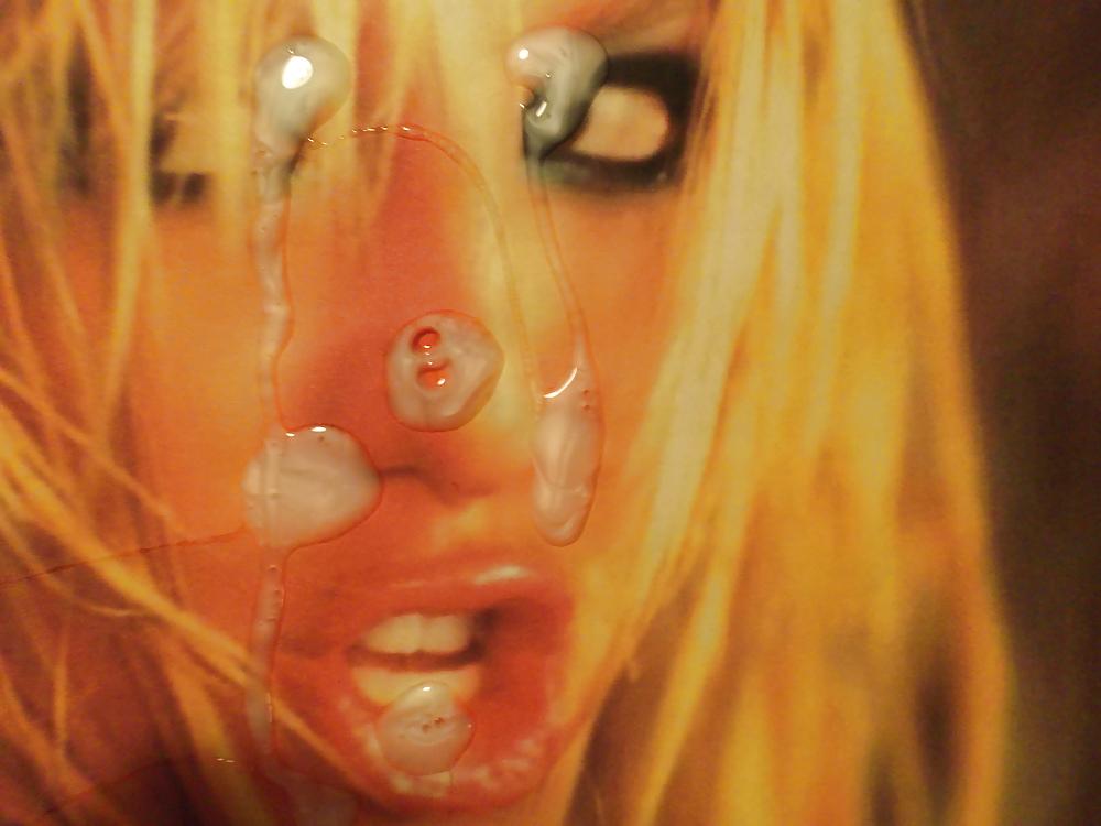 12P Britney Spears: Closeup Cum Drenching
