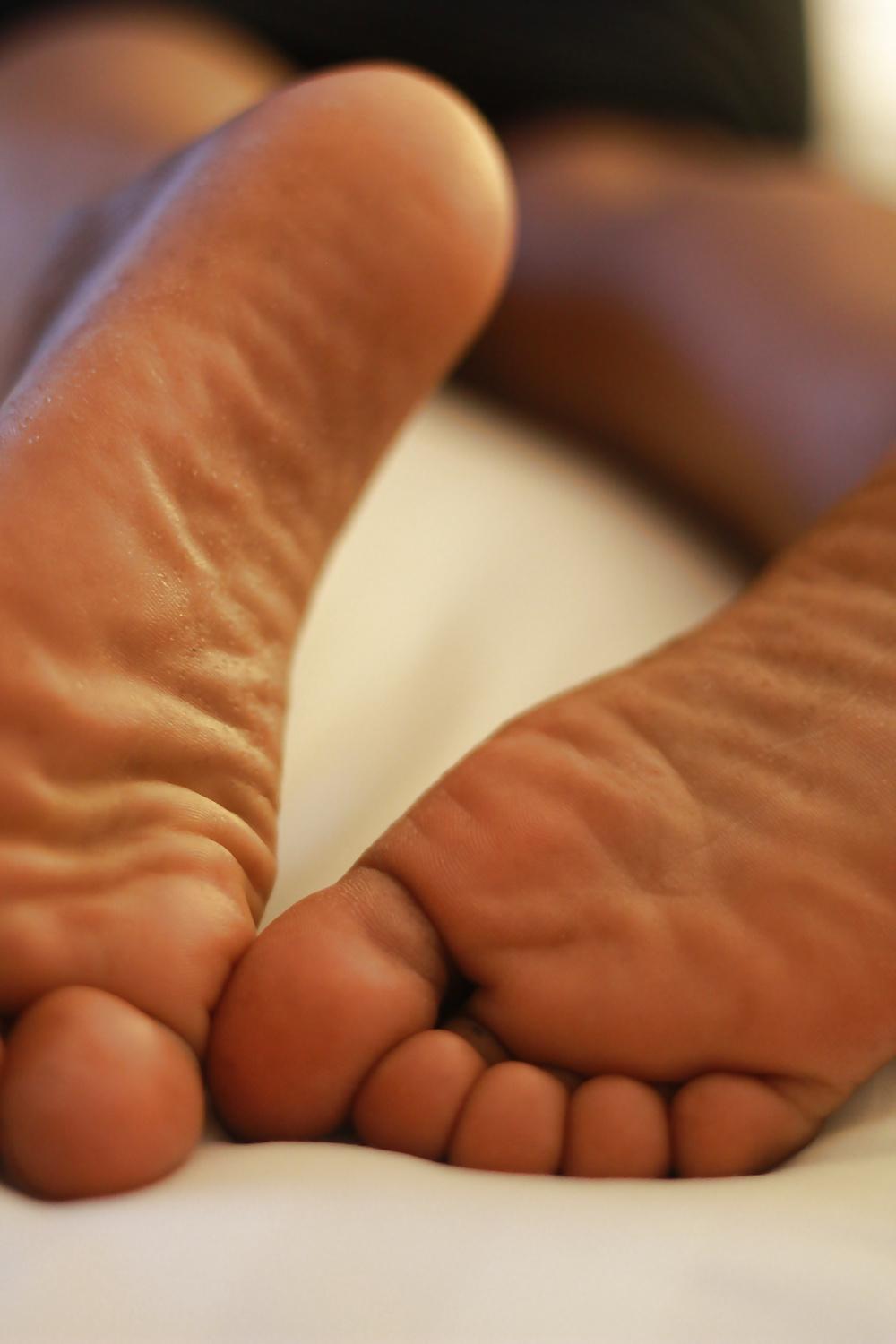 25P Ebony's feet