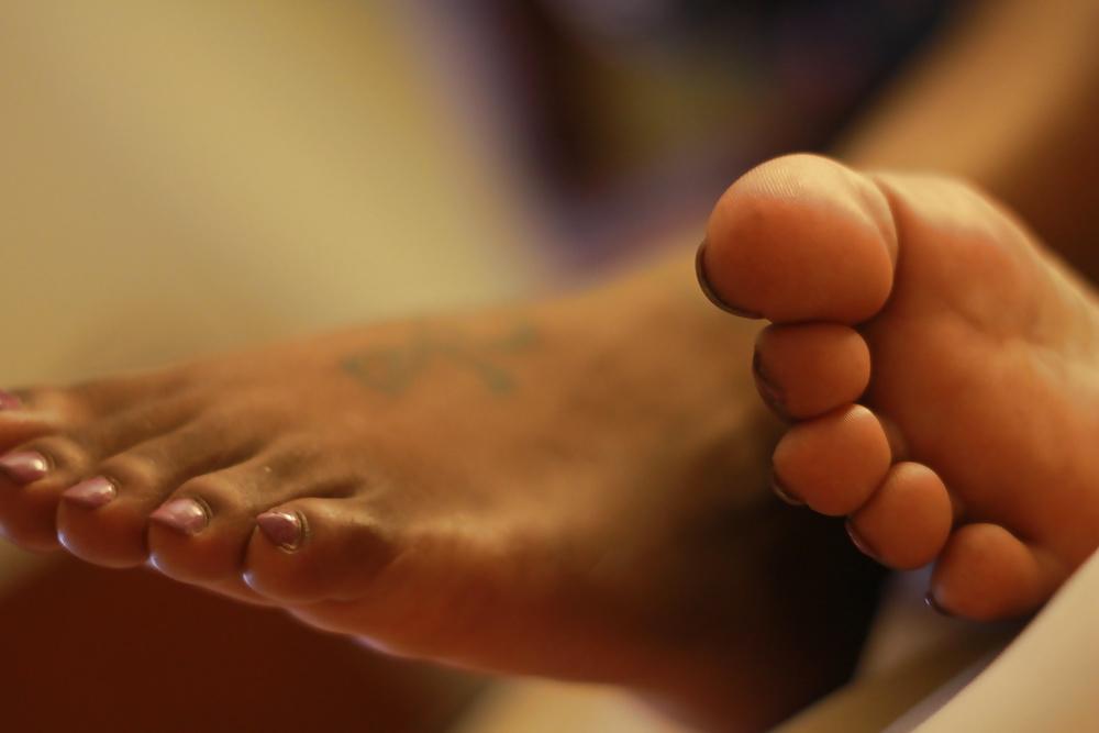 25P Ebony's feet