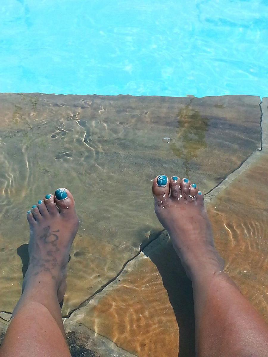 25P Ebony's feet
