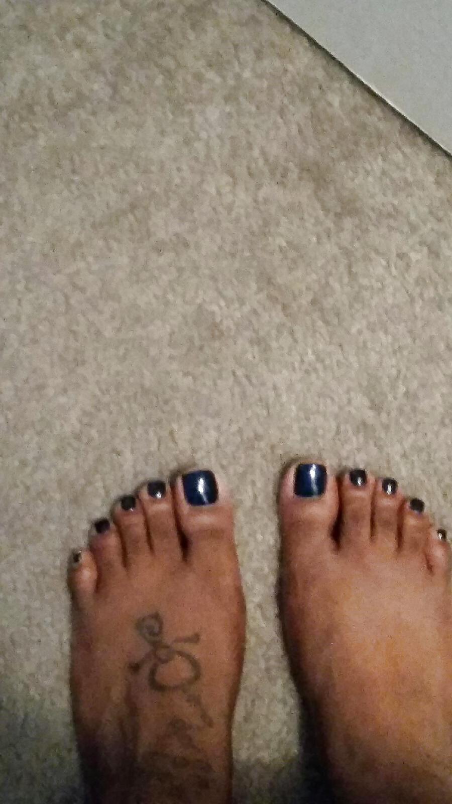 25P Ebony's feet