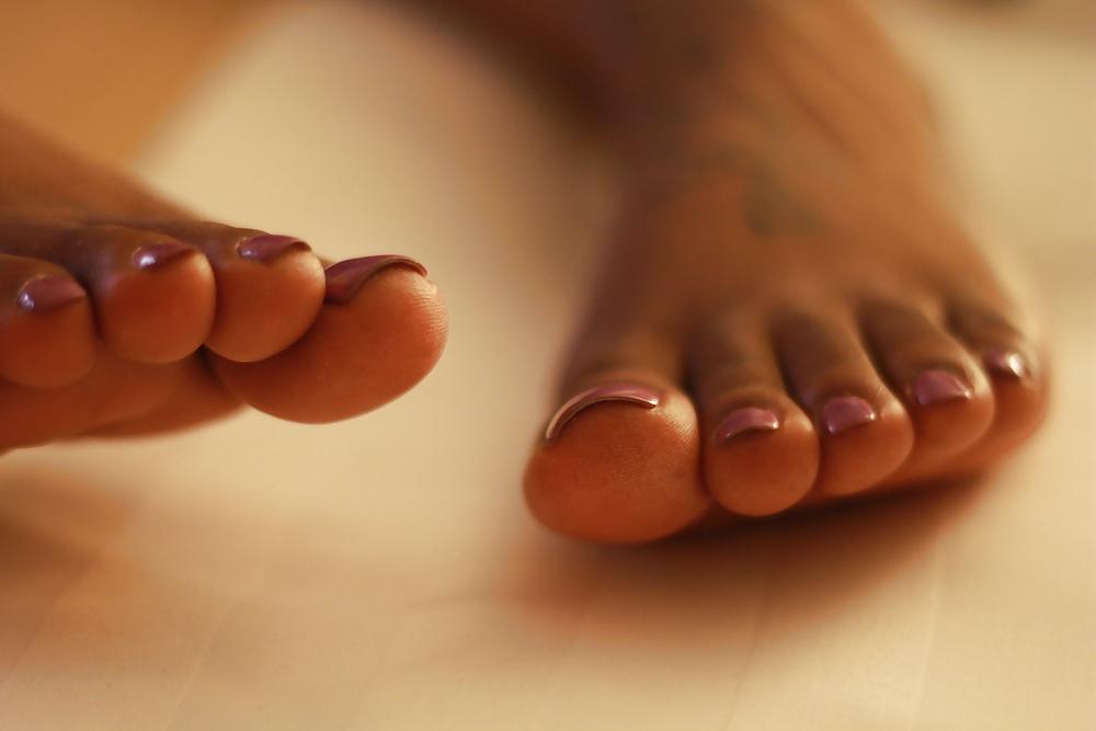 25P Ebony's feet