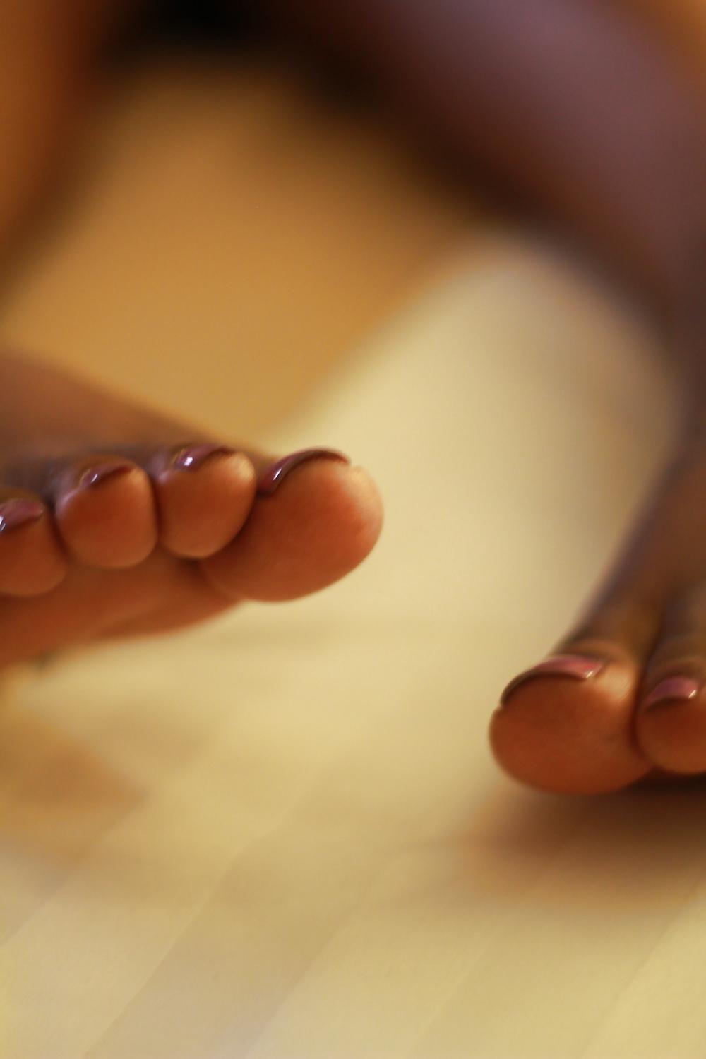 25P Ebony's feet