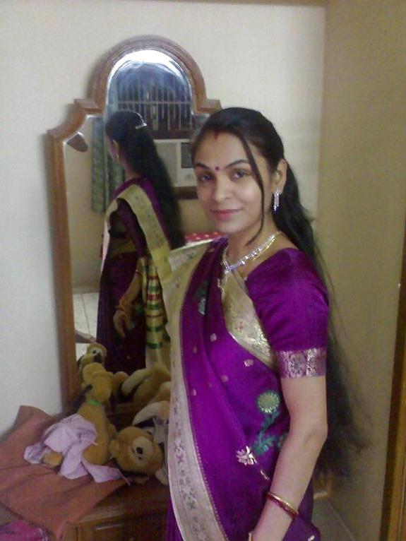 8P Sexy Indian Aunty