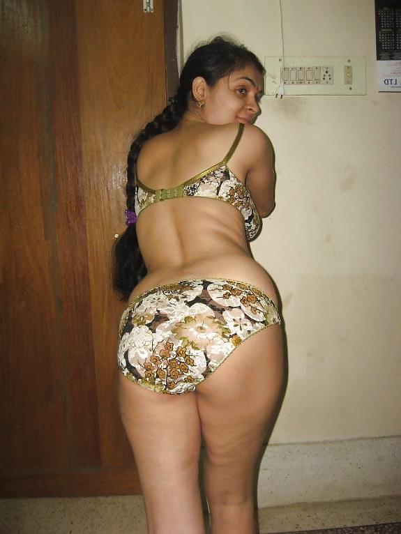 8P Sexy Indian Aunty