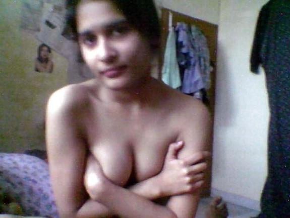 24P Indian Girl Exposing