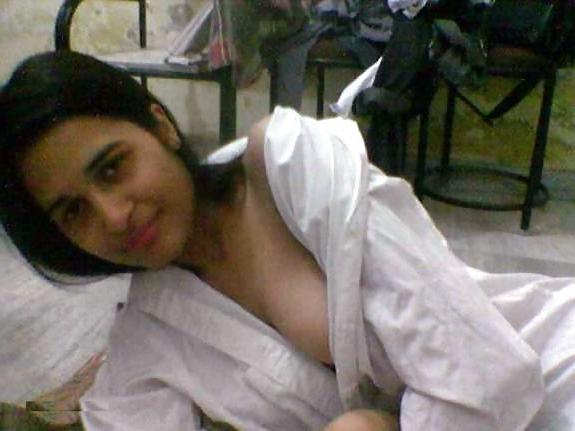 24P Indian Girl Exposing