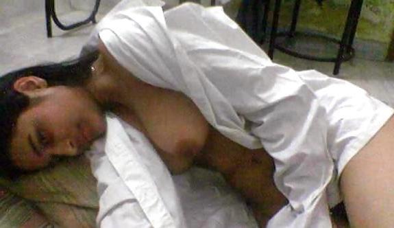 24P Indian Girl Exposing