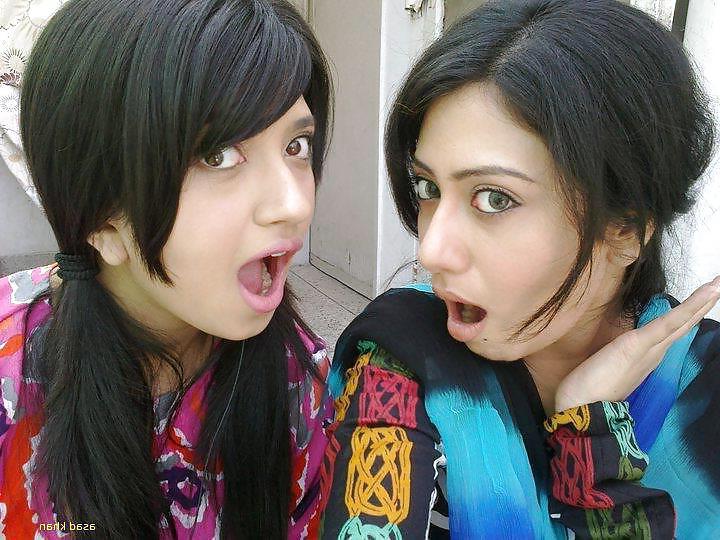 20P Indian School Girls