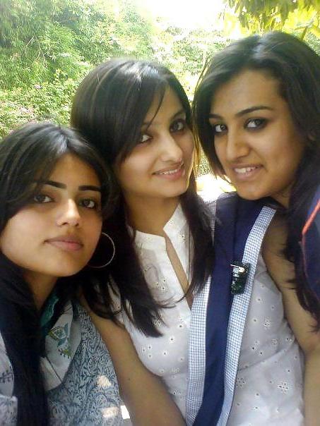 20P Indian School Girls