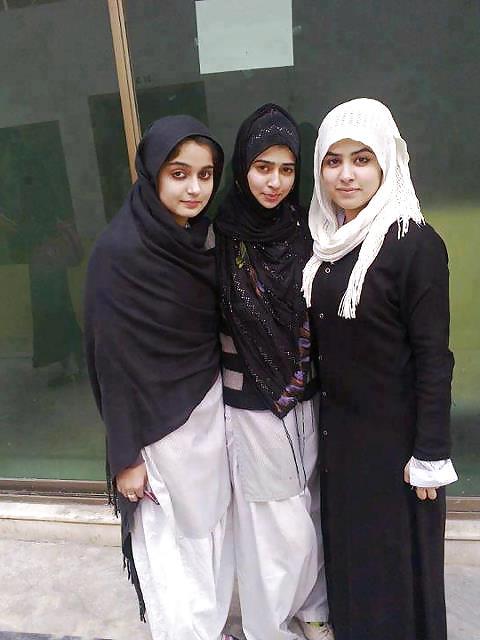 20P Indian School Girls
