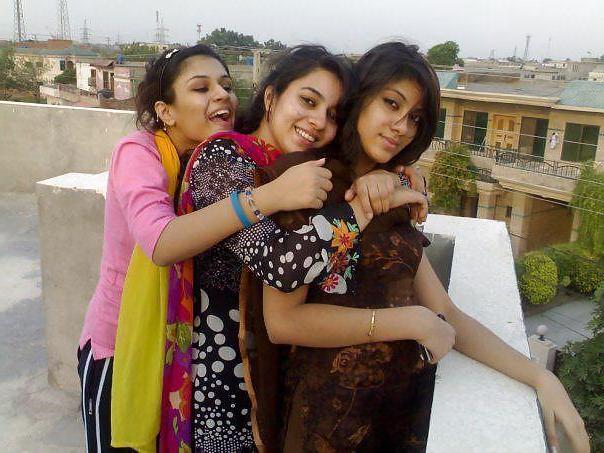 20P Indian School Girls