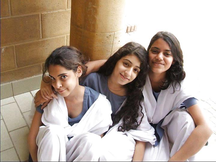 20P Indian School Girls