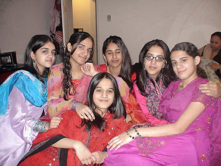 20P Indian School Girls
