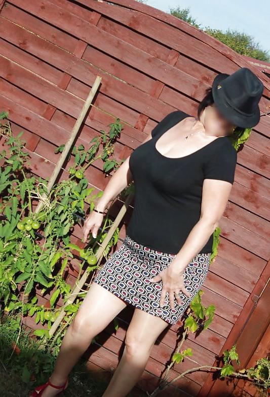 10P Sexy in the garden