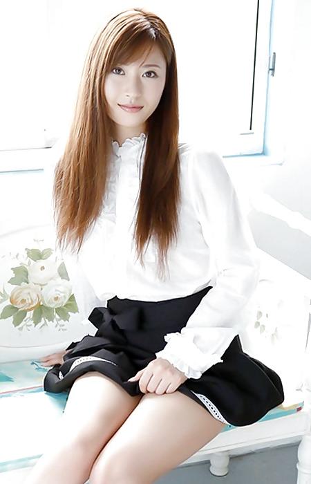 15P Cute Asian Babes 1