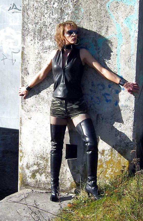 25P ROMY - Super Hot MILF - Queen Of BOOTS...(2)