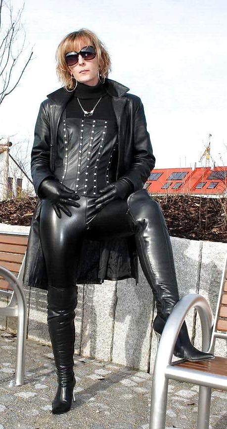 25P ROMY - Super Hot MILF - Queen Of BOOTS...(2)