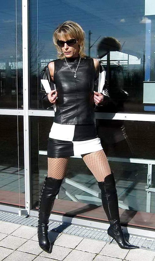 25P ROMY - Super Hot MILF - Queen Of BOOTS...(4)